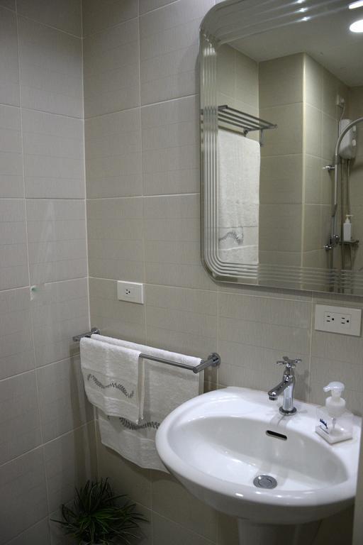 Jazz Makati Luxury Apartment Manila Exteriör bild